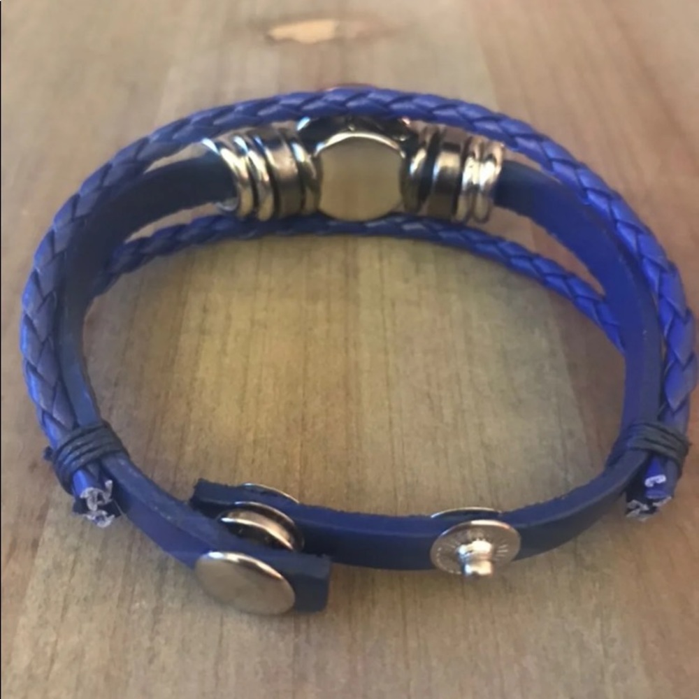 Philadelphia Phillies Braided Leather Bracelet - Picture 8 of 8